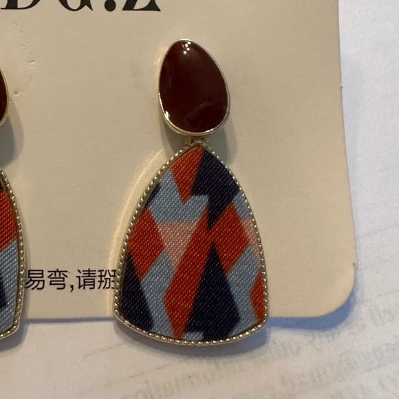 Trendy Autumn Colored Drop Earrings - Picture 4 of 4